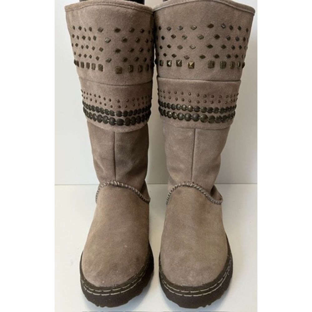 Bearpaw Silverthorne Taupe Tall Winter Boots. Size 7 (W).